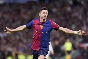 世预赛竞猜-莱万单赛季打进40球,18-19赛季梅西之后巴萨首人